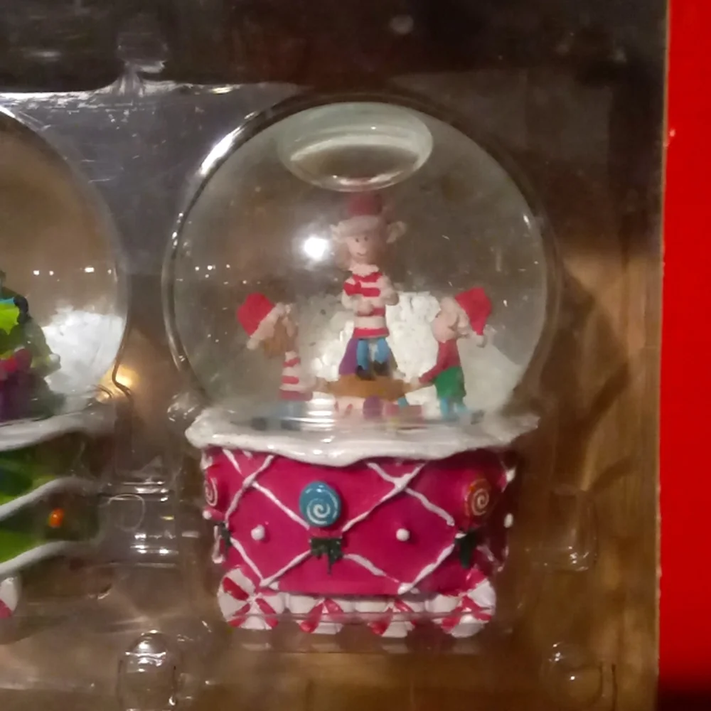 North Pole Trading 4 Piece Waterglobe Train Set